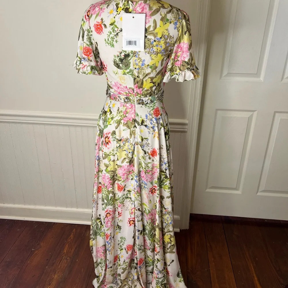 Mac Duggal Floral V-Neck‎ Gown #9079 size 4 - Picture 9 of 15
